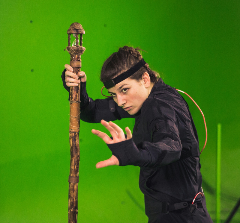 Actriz posando para crear efectos visuales con vfx