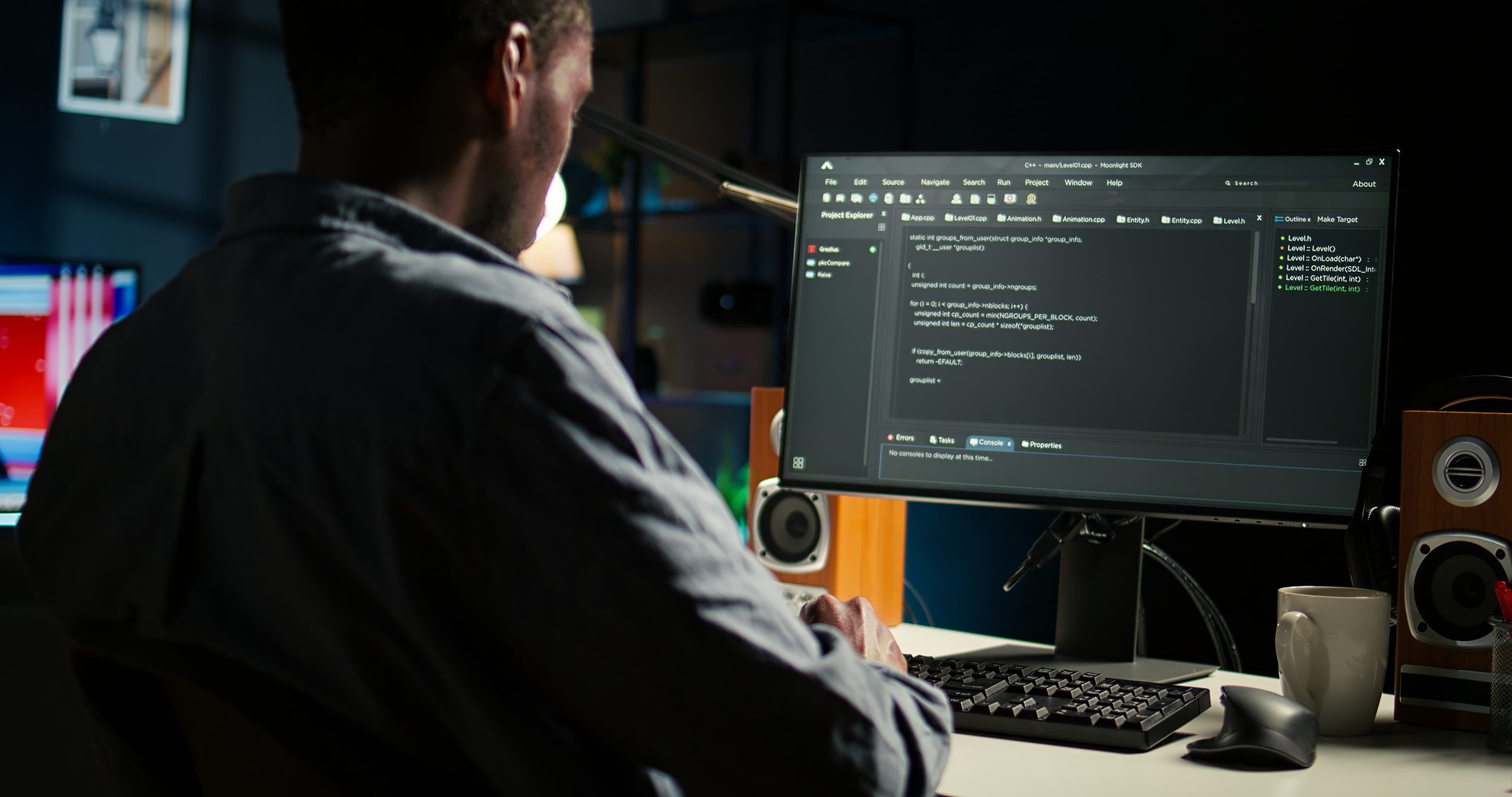 Programador de aplicaciones trabajando con frameworks
