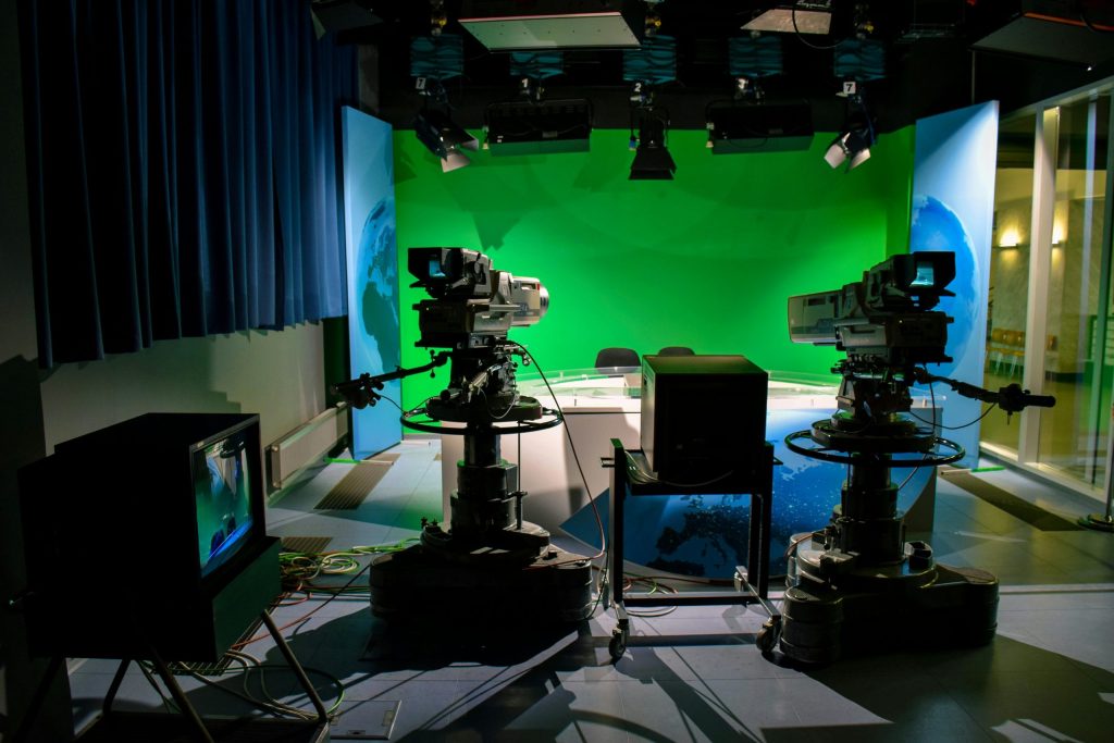 Plató de televisión: características y formatos virtuales