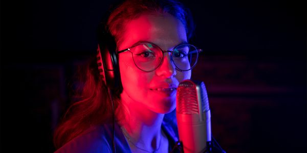 Domina el arte de la voz en off