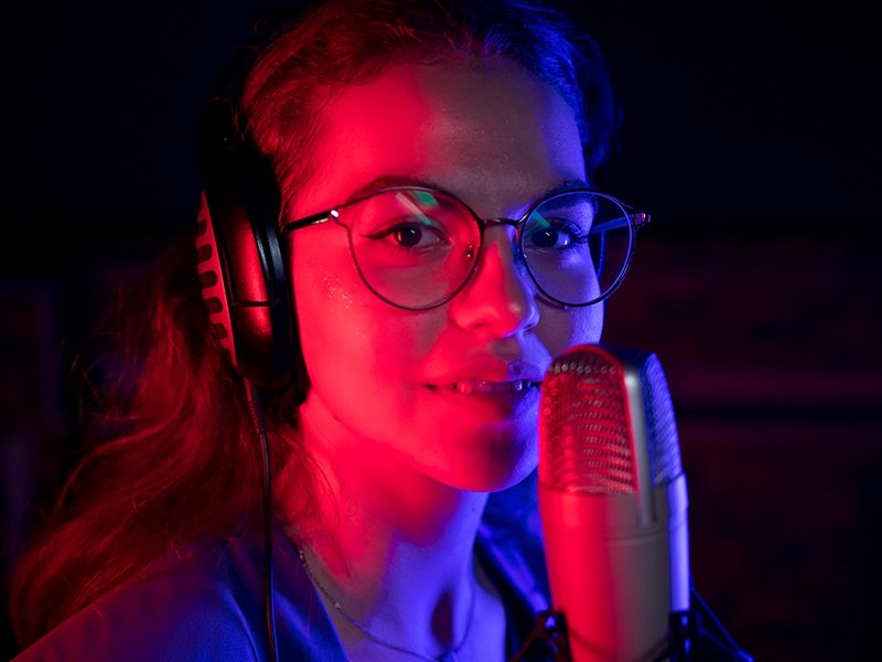 Domina el arte de la voz en off