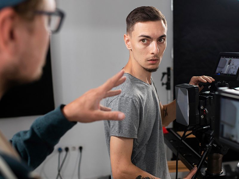 Descubre qué es y cuanto cobra un operador de cámar